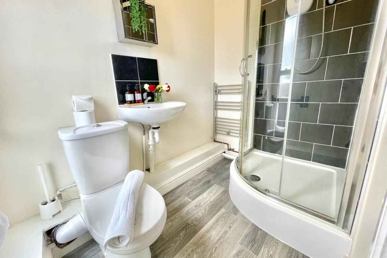 Twin Bed Near Train Station, Netflix, Wifi Apartment *